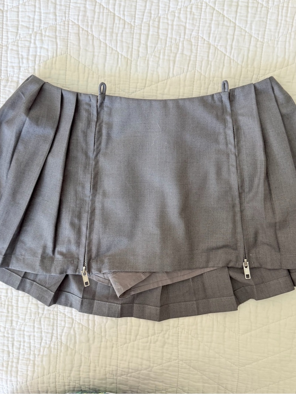 No Dress Pleated Gray Mini Skirt with Front Zippers size S